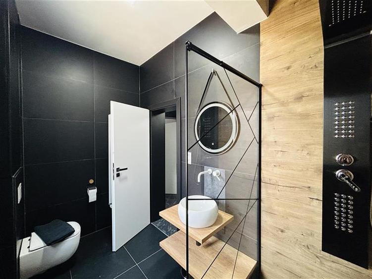 Apartament cu 3 camere nedecomandat în Hipodrom 4