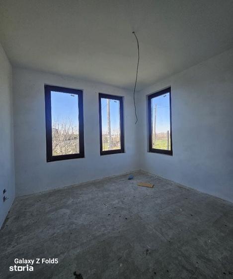 Casă cu 4 camere cu Teren 1200 Mp în Central