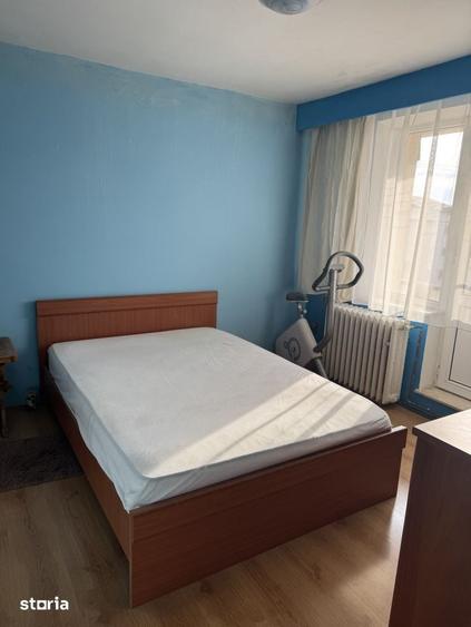 Apartament cu 5 camere decomandat în Traian