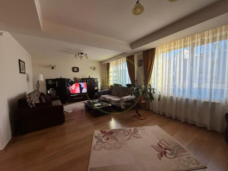 Casă individuală cu 4 camere cu Canalizare în Central