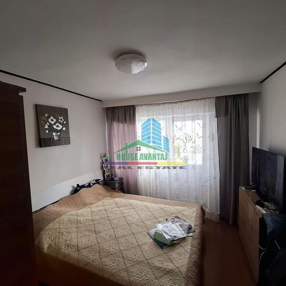 Apartament cu 4 camere decomandat, mobilat în Est