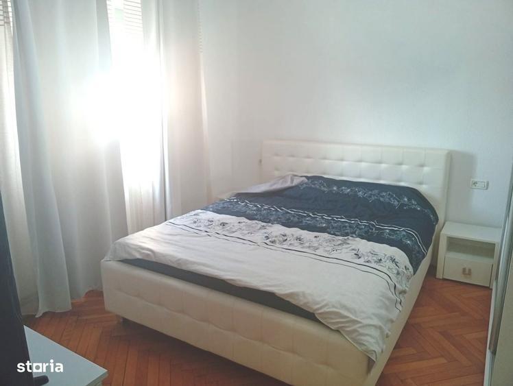 Apartament cu 3 camere semidecomandat în Grădiște