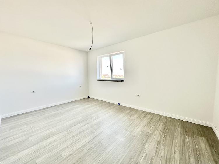 Duplex cu 4 camere cu Canalizare în Moșnița Veche