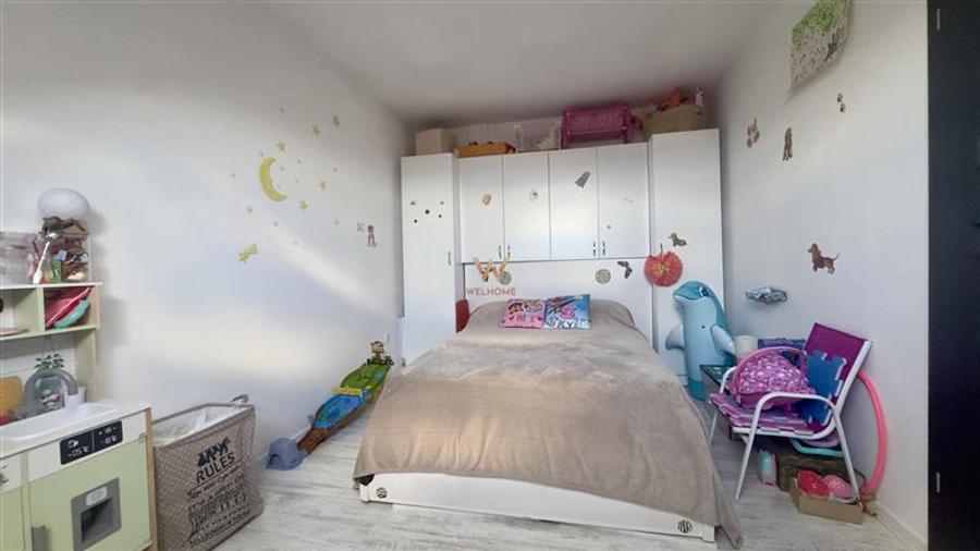 Apartament cu 3 camere nedecomandat în Lazaret