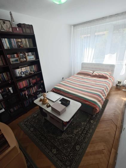 Apartament cu 4 camere decomandat în Exterior Vest