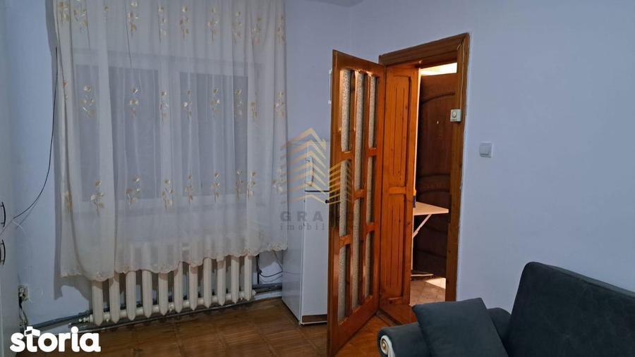 Garsonieră decomandată în Desa