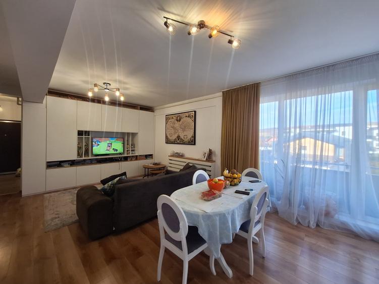 Apartament cu 3 camere semidecomandat, mobilat în Florești