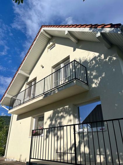 Casă cu 5 camere cu Teren 11000 Mp în Central