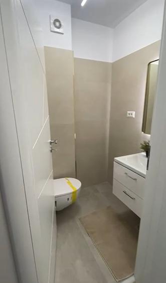 Apartament cu 3 camere semidecomandat în Sud