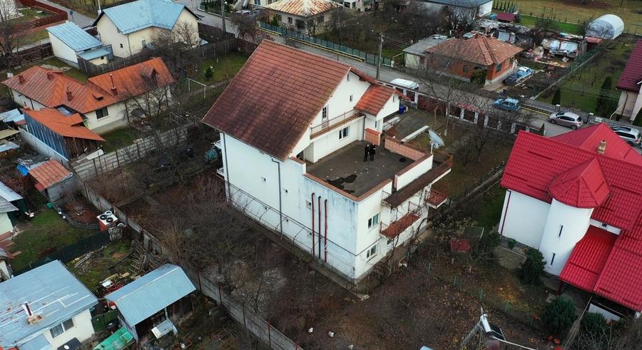 Casă individuală cu 12 camere cu Canalizare în Mușcel