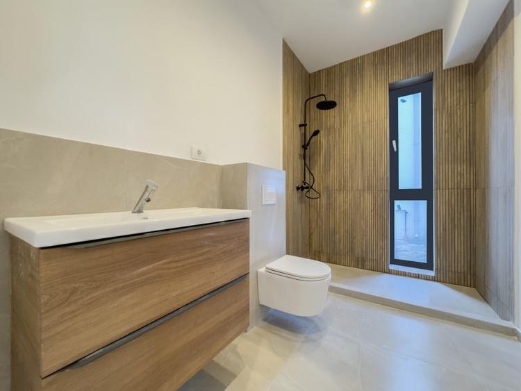 Casă individuală cu 4 camere cu Canalizare în Valu lui Traian