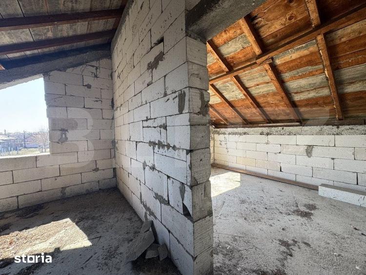 Casă cu 4 camere cu Teren 420 Mp în Cernele