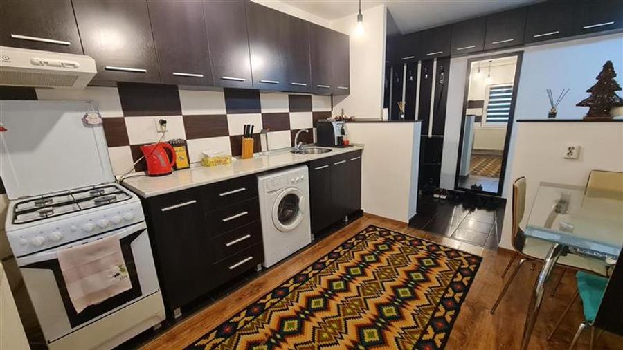 Apartament cu 2 camere semidecomandat în 1 Mai