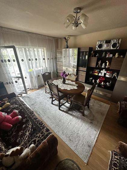 Apartament cu 4 camere decomandat în Central