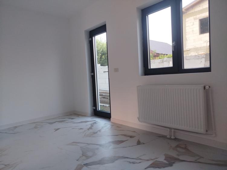 Casă cu 3 camere în Lumina