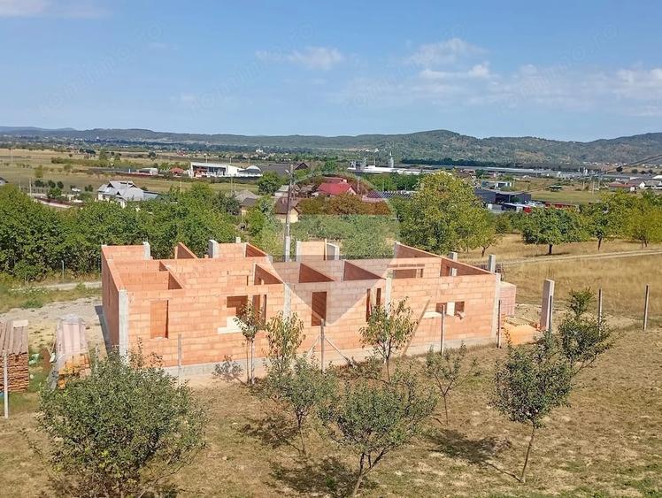 Casă cu 4 camere cu Teren 700 Mp în Central