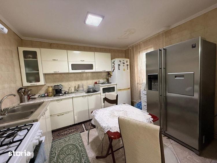 Casă cu 4 camere cu Teren 490 Mp în Central