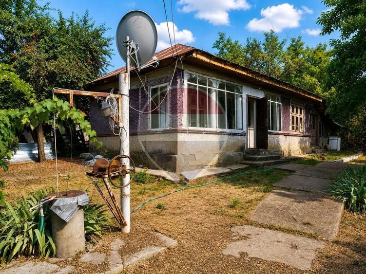 Casă individuală cu 3 camere cu Teren 1200 Mp în Crucea de Piatră