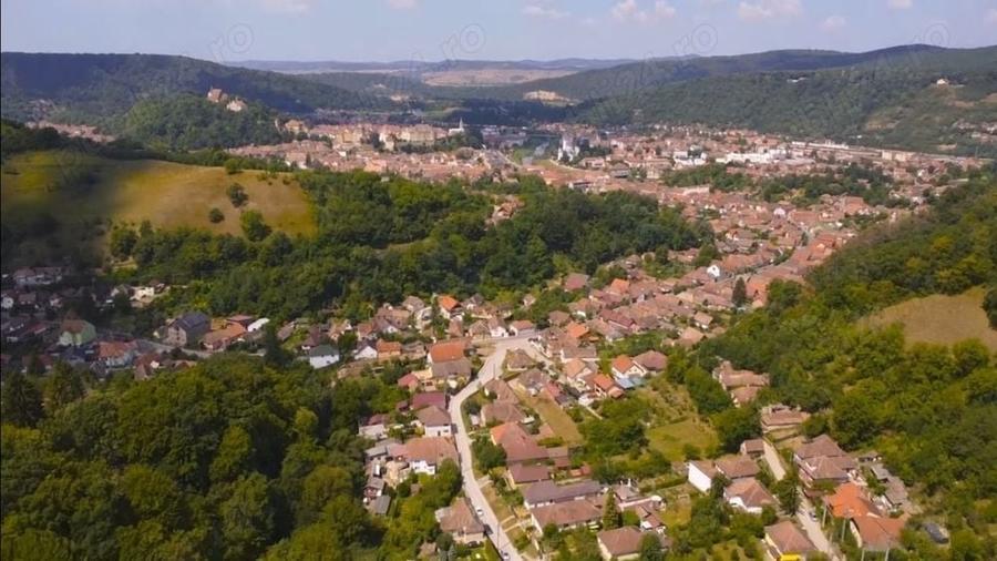Teren de 2300 mp, în Sud
