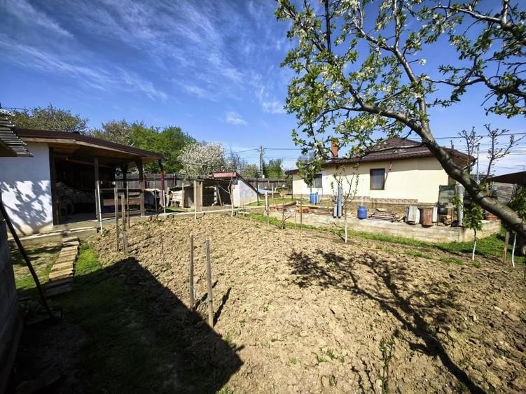 Casă individuală cu 4 camere cu Canalizare în Horpaz