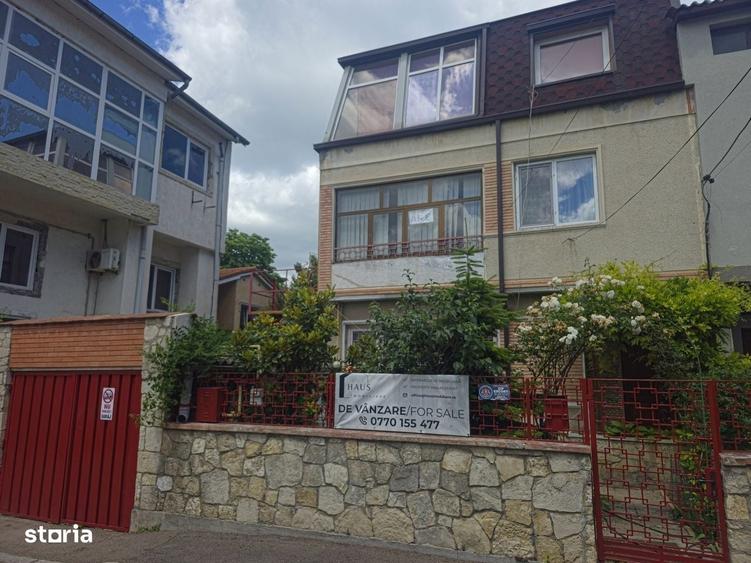 Casă cu 4 camere în Faleza Nord