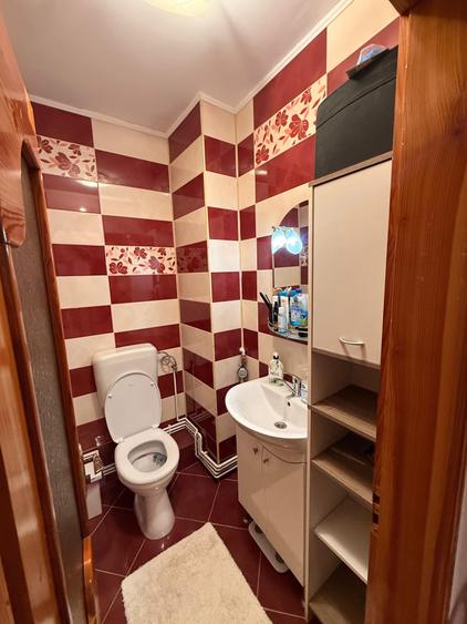 Apartament cu 3 camere decomandat în Coman