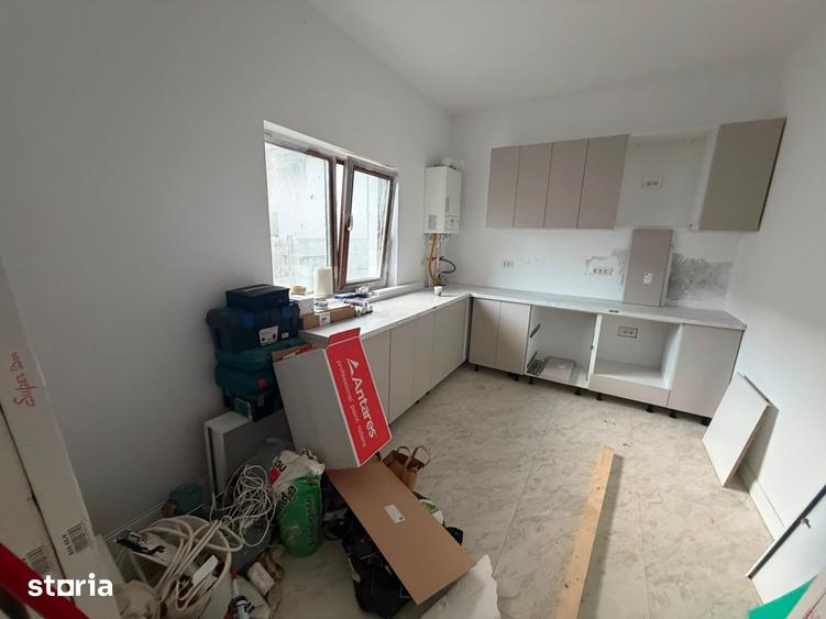 Casă cu 3 camere cu Teren 300 Mp în Central
