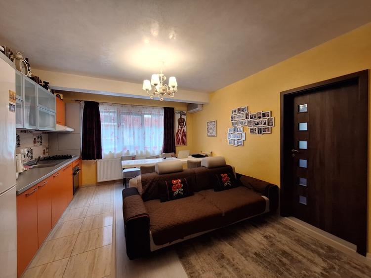 Apartament cu 3 camere semidecomandat, mobilat în Florești