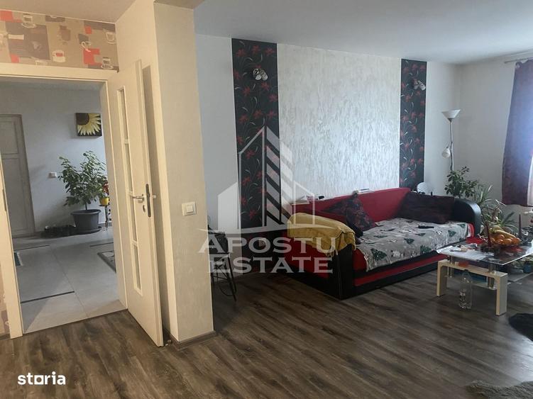 Casă cu 4 camere în Sacoșu Turcesc