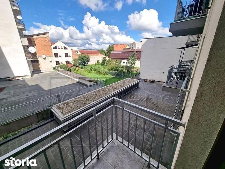 Apartament cu 3 camere semidecomandat, mobilat în Central