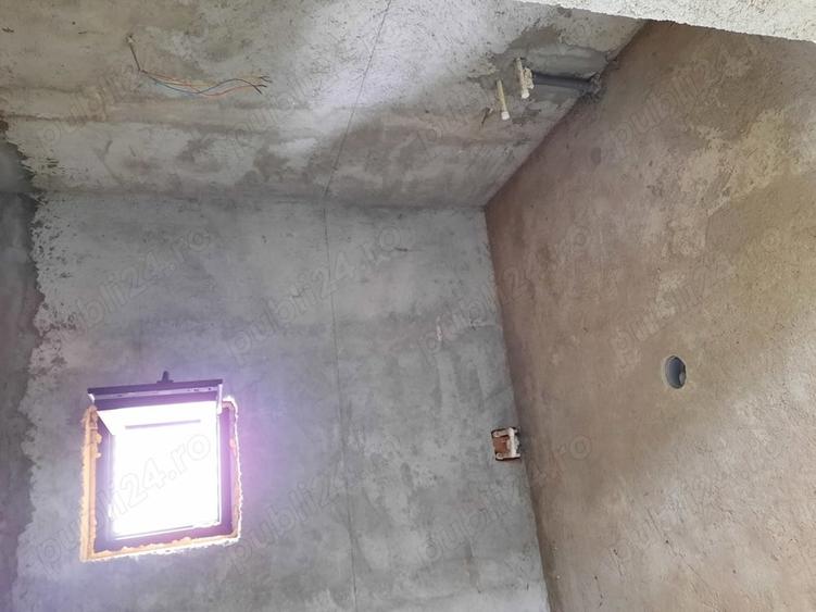 Casă cu 4 camere cu Teren 300 Mp în Căpățânești