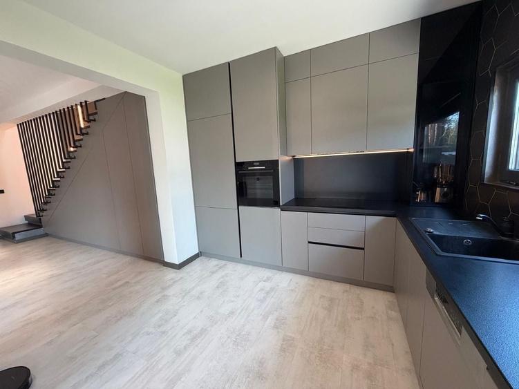 Duplex cu 5 camere cu Canalizare în Dumbrăvița