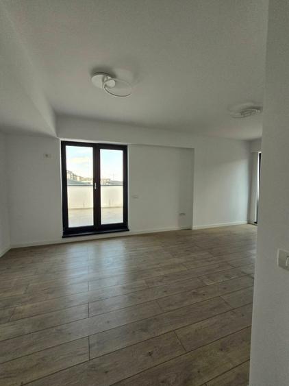 Apartament cu 4 camere decomandat în Dobroești
