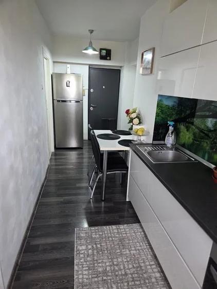 Apartament cu 2 camere semidecomandat, mobilat în Central