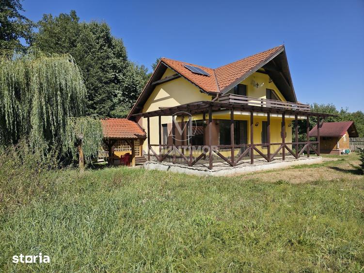 Casă cu 5 camere cu Teren 1960 Mp în Vulcan