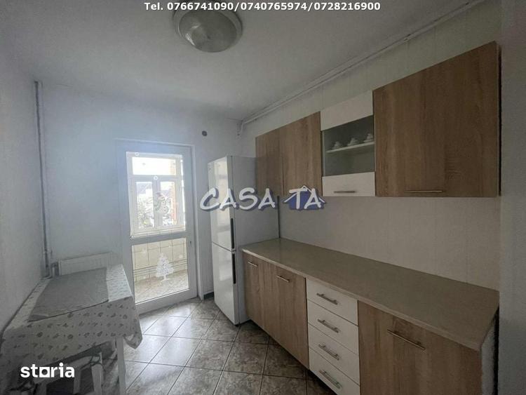 Apartament cu 4 camere decomandat în Central