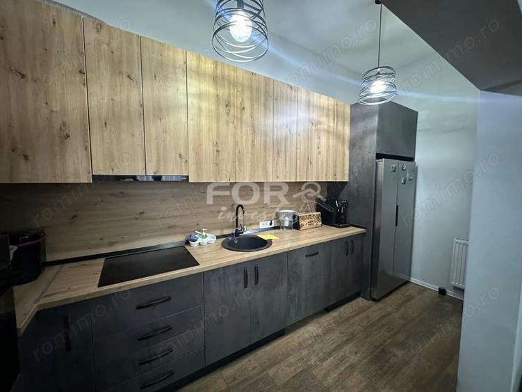 Casă cu 10 camere cu Teren 482 Mp în Central