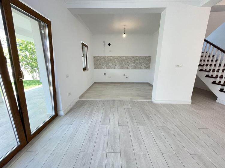 Duplex cu 4 camere cu Canalizare în Dumbrăvița