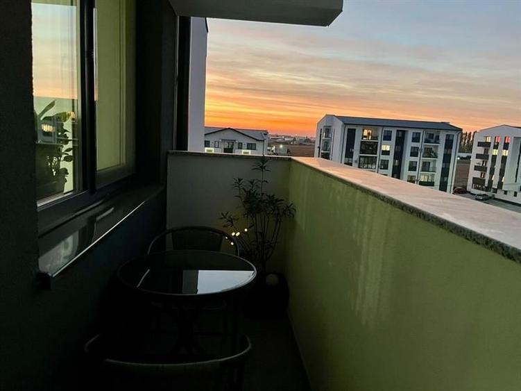 Apartament cu 2 camere, mobilat în Est