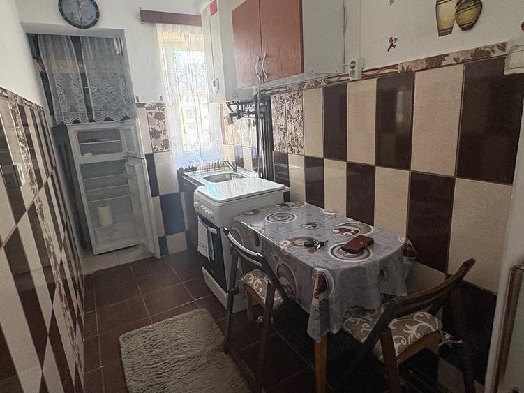 Apartament cu 2 camere nedecomandat în Vasile Aaron