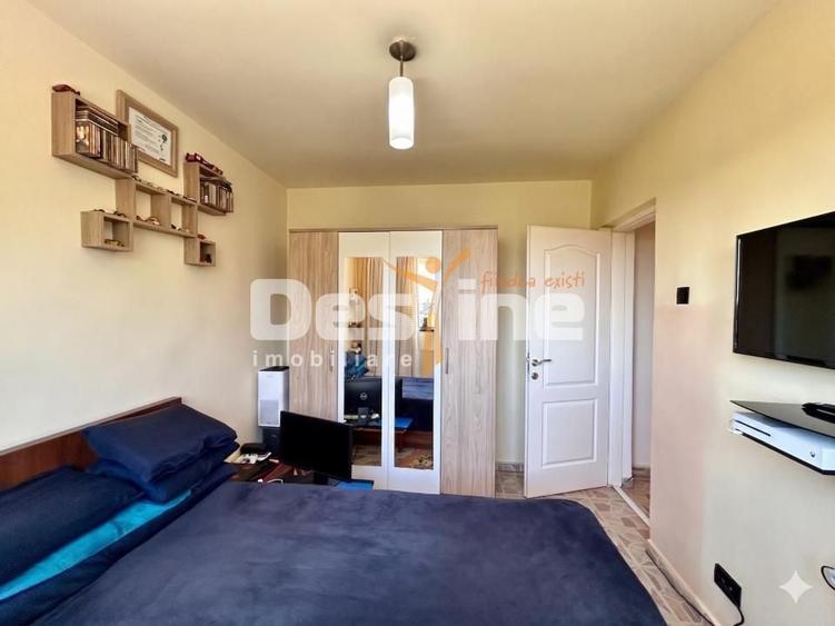 Apartament cu 3 camere semidecomandat, mobilat în B-dul București