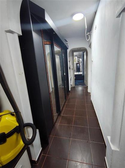 Apartament cu 3 camere decomandat în Nicolina