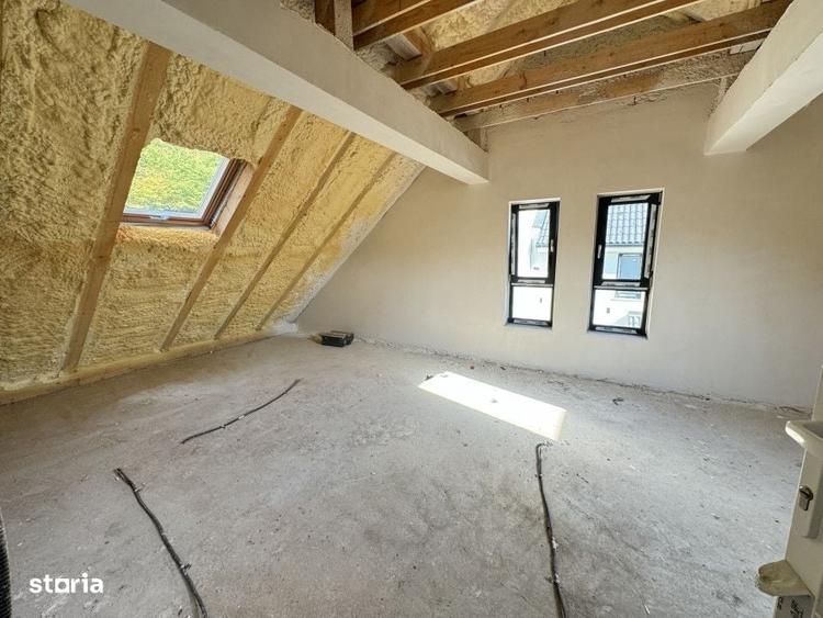Casă cu 4 camere semidecomandat în Tău