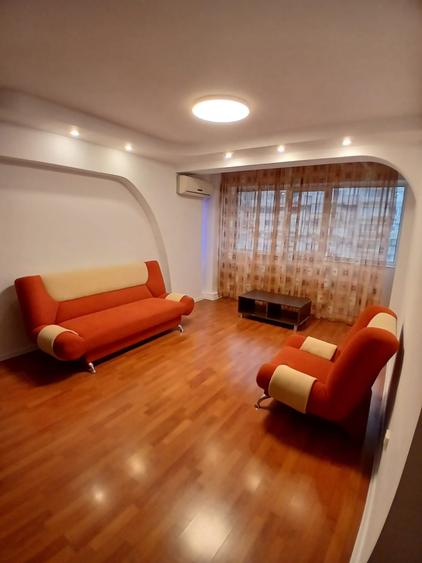 Apartament cu 3 camere semidecomandat, mobilat în Ultracentral