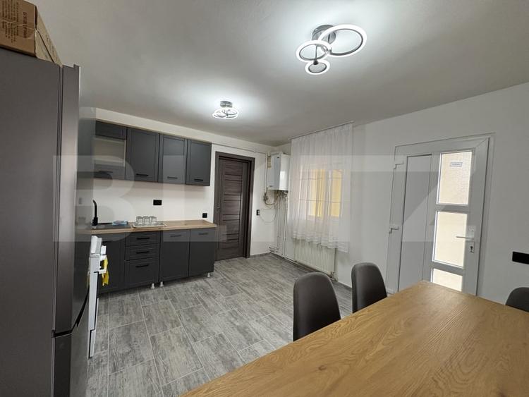 Apartament cu 3 camere decomandat, mobilat în Florești