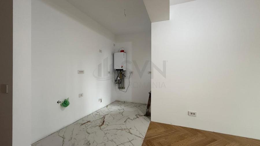 Apartament cu 4 camere decomandat, mobilat în Central