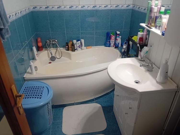 Apartament cu 4 camere decomandat în Calea Romanului