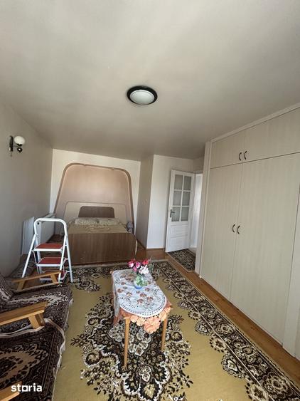 Casă cu 7 camere cu Teren 1300 Mp în Central