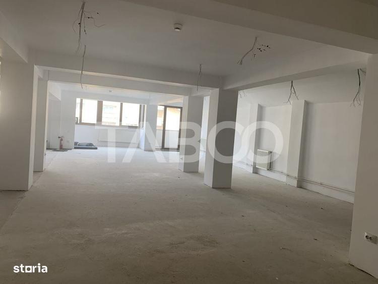 Spațiu comercial, de 300 mp, în Central