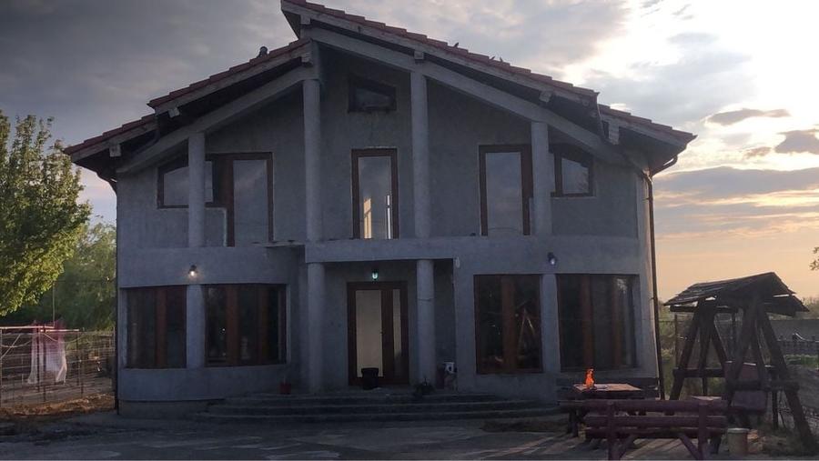 Casă cu 4 camere în Ianca